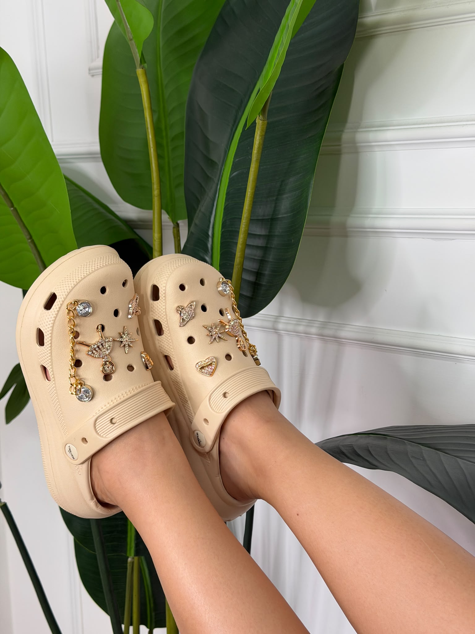 Crocs color