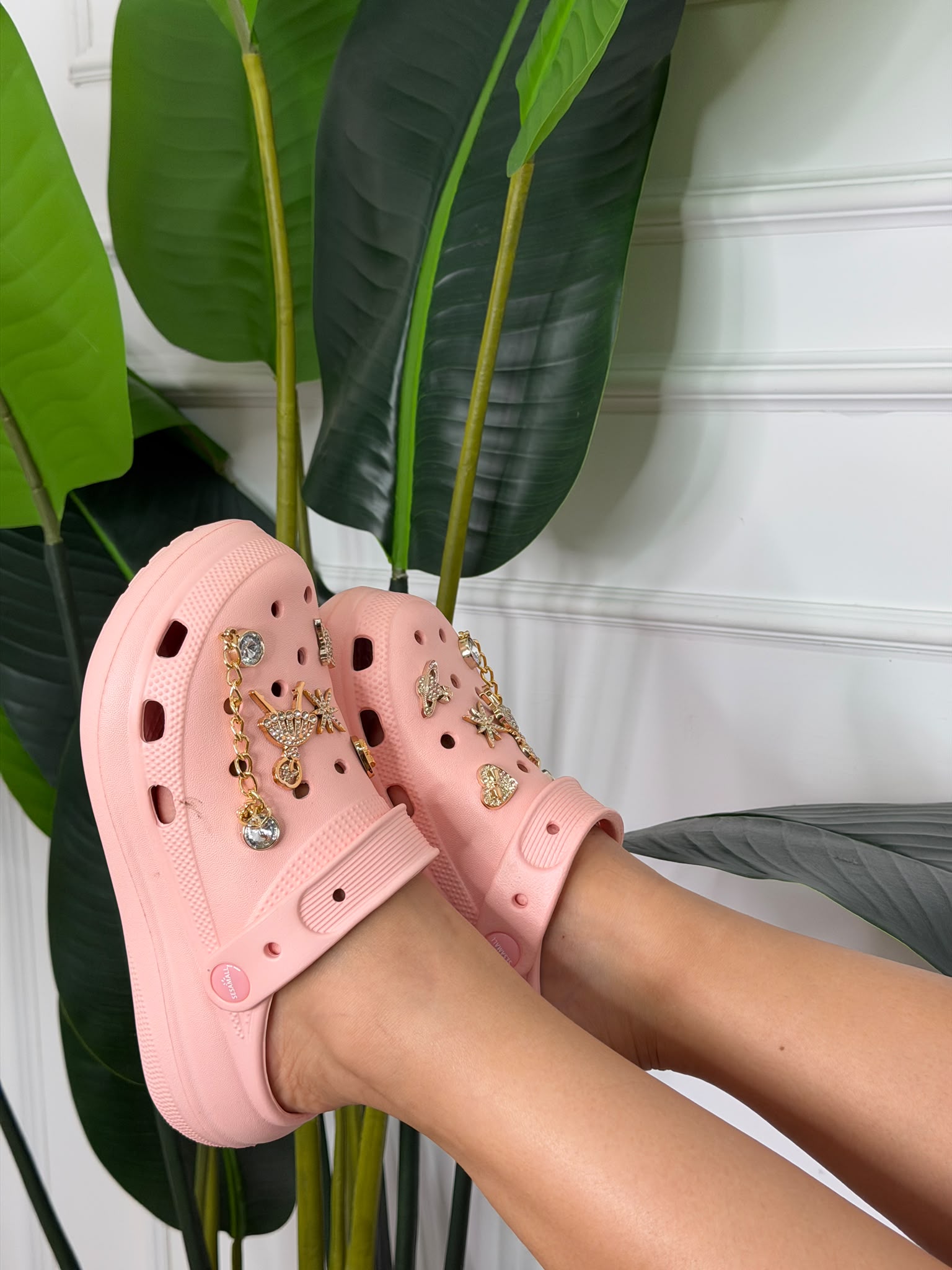 Crocs color