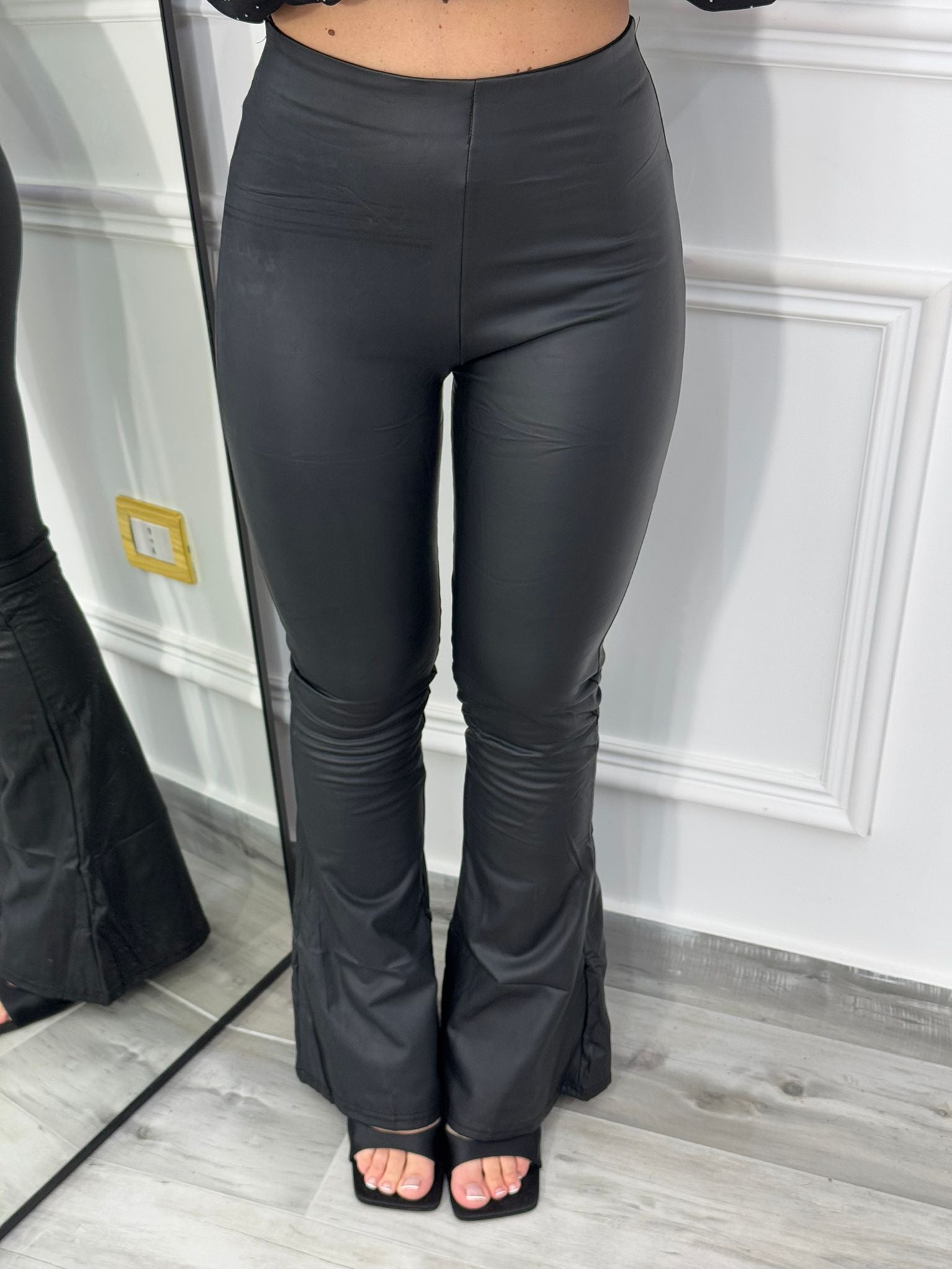 Leggins di pelle a zampa