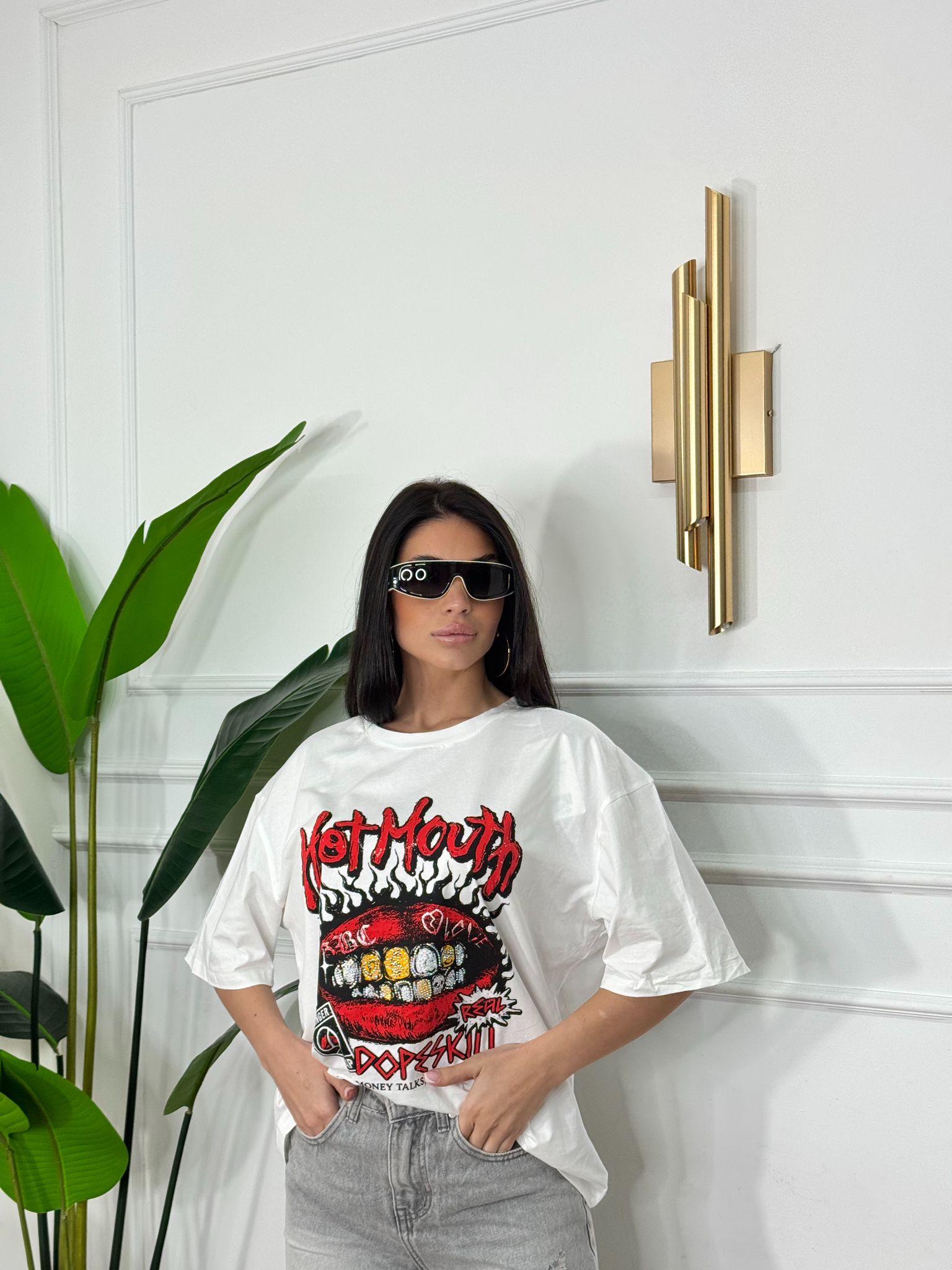 T-shirt mouth