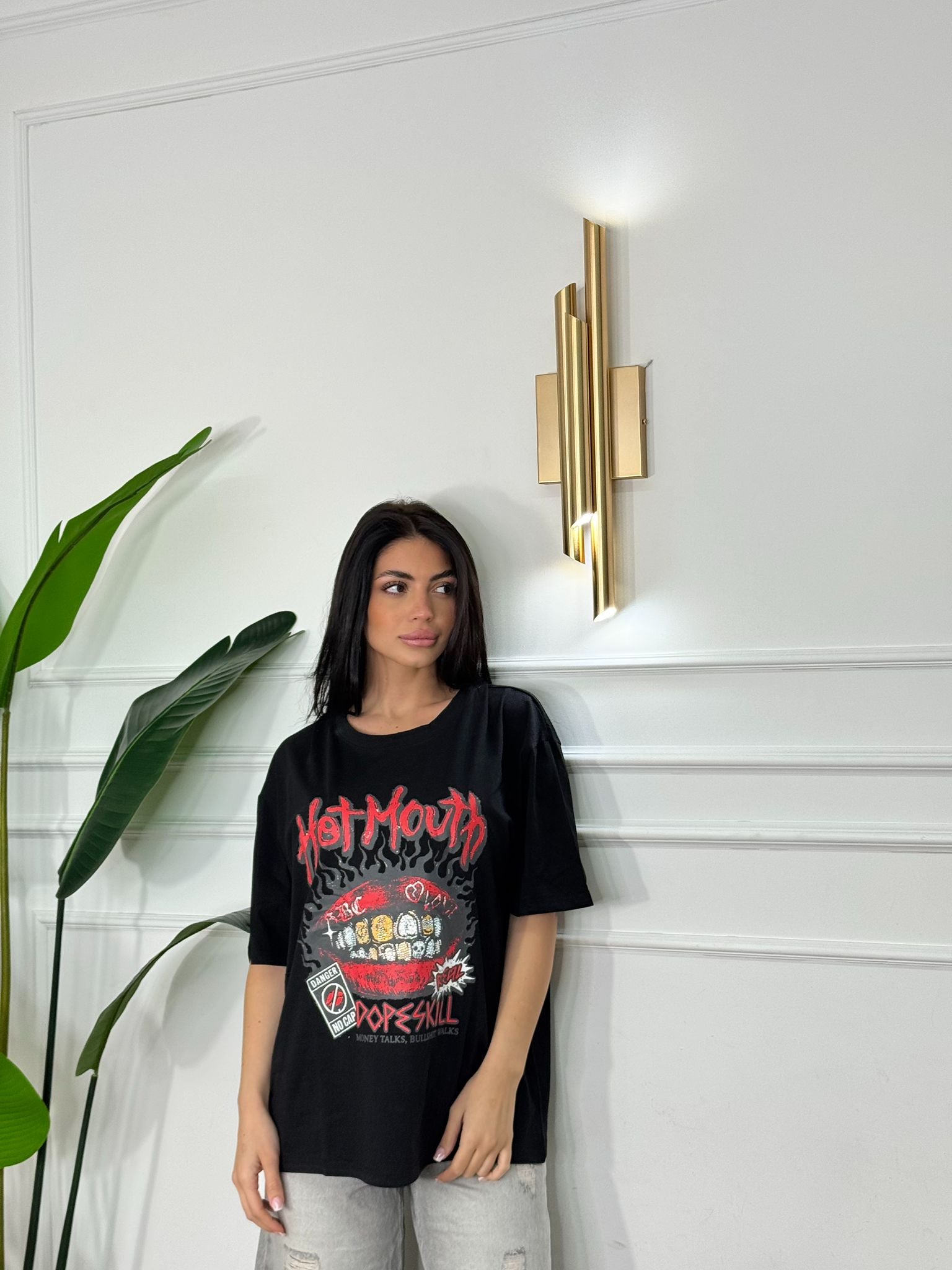 T-shirt mouth