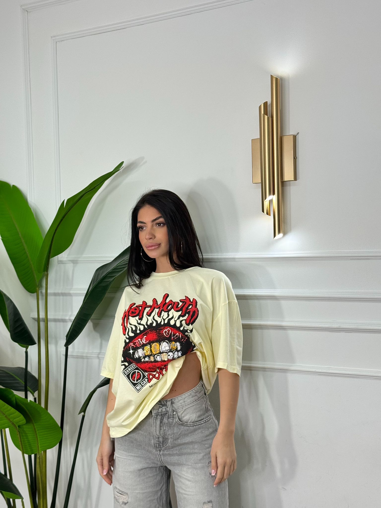T-shirt mouth